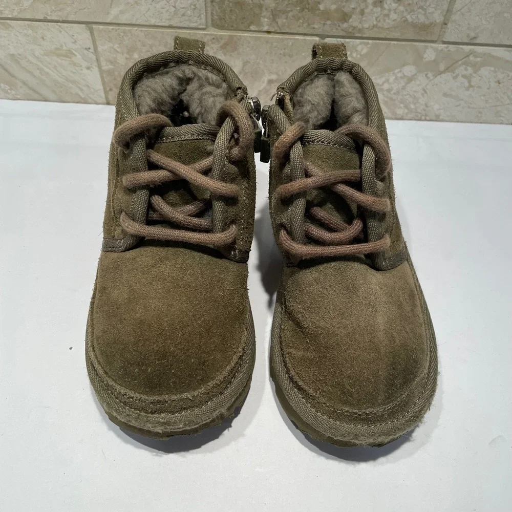 UGG Neumel II Burnt Olive Suede Toddler Boots Size 8 USA‎